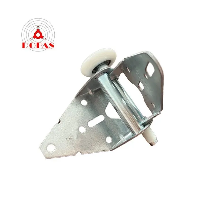 Дверь гаража с шарниром